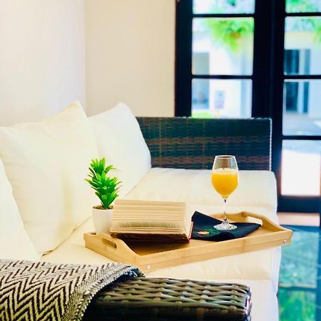 Hotel Mango Airport Рио-Сегундо Экстерьер фото