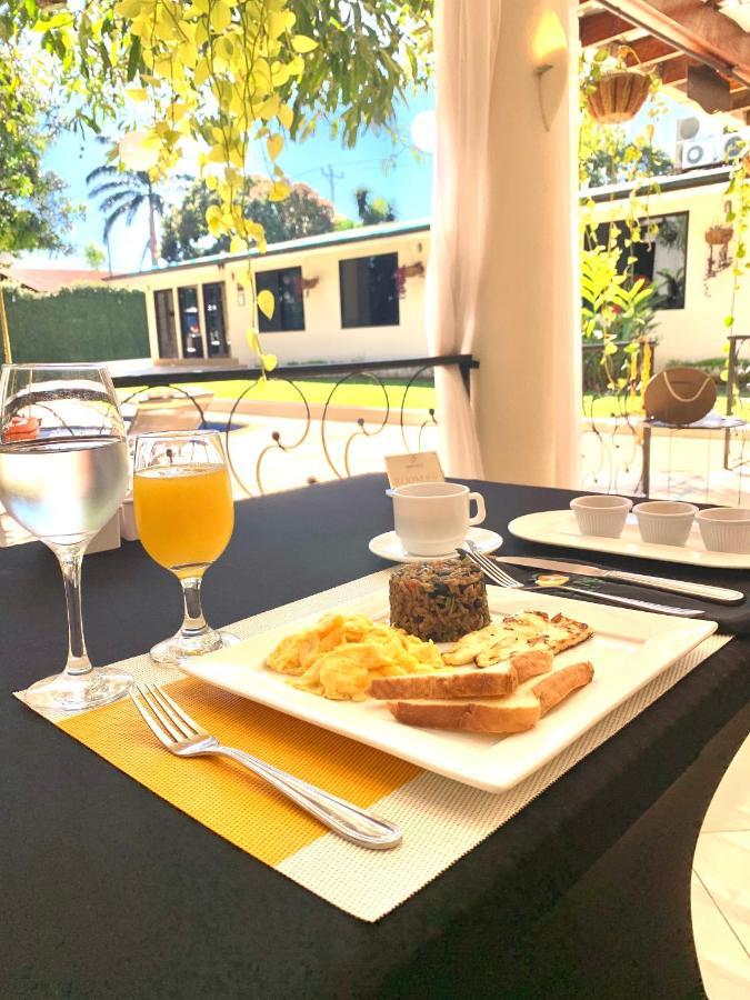 Hotel Mango Airport Рио-Сегундо Экстерьер фото