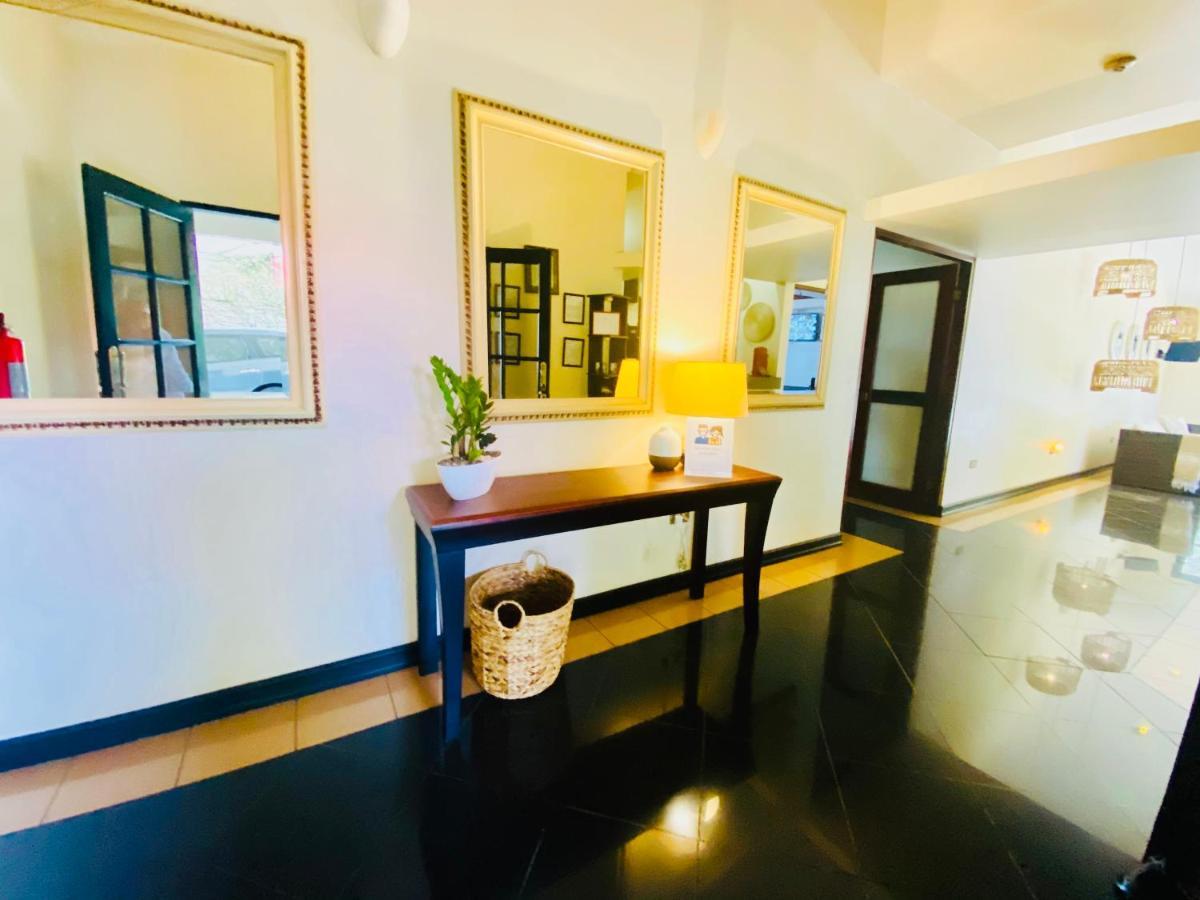 Hotel Mango Airport Рио-Сегундо Экстерьер фото